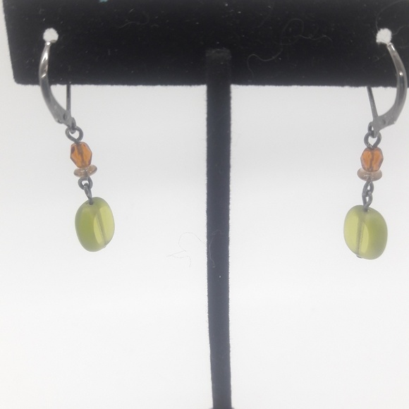 Green & burnt orange delicate dangle earrings - Picture 4 of 6